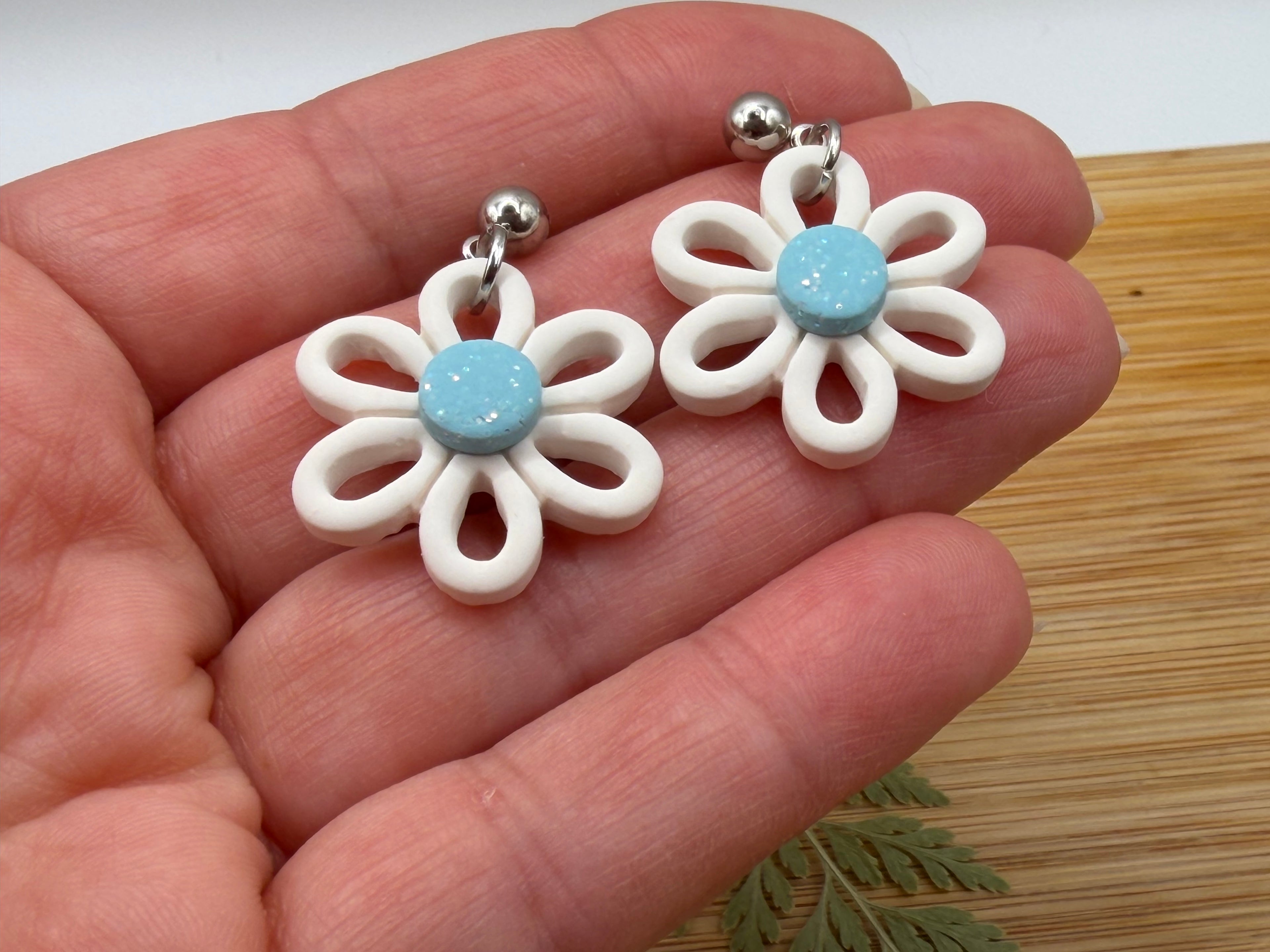 Daisy Drop - blue sparkle